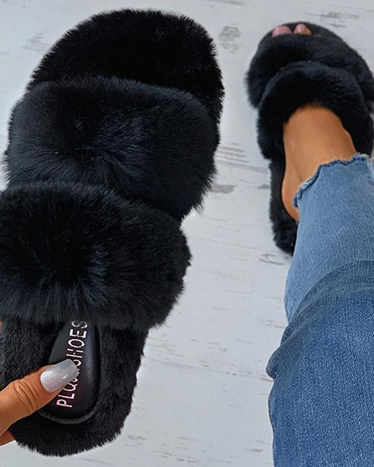 Fur indoor and outdoor Versatile slide sandals with  Lightweight sandals with soft sole elegant summer shoes open toes for women flats