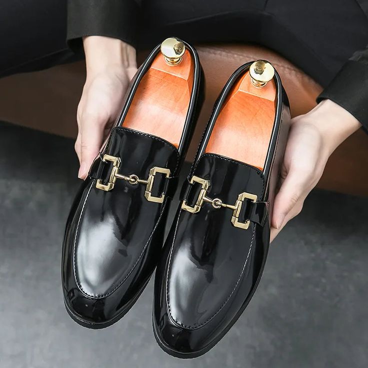 CLEARANCE SALE !!! Men cow leather Brogue Wingtip oxfords groom shoes genuine leather official or casual can be worn with suits or casually for any occasion