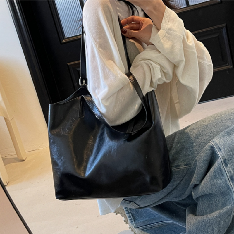 New bag for women with niche texture design, shoulder bag, casual commuting, large capacity tote bag