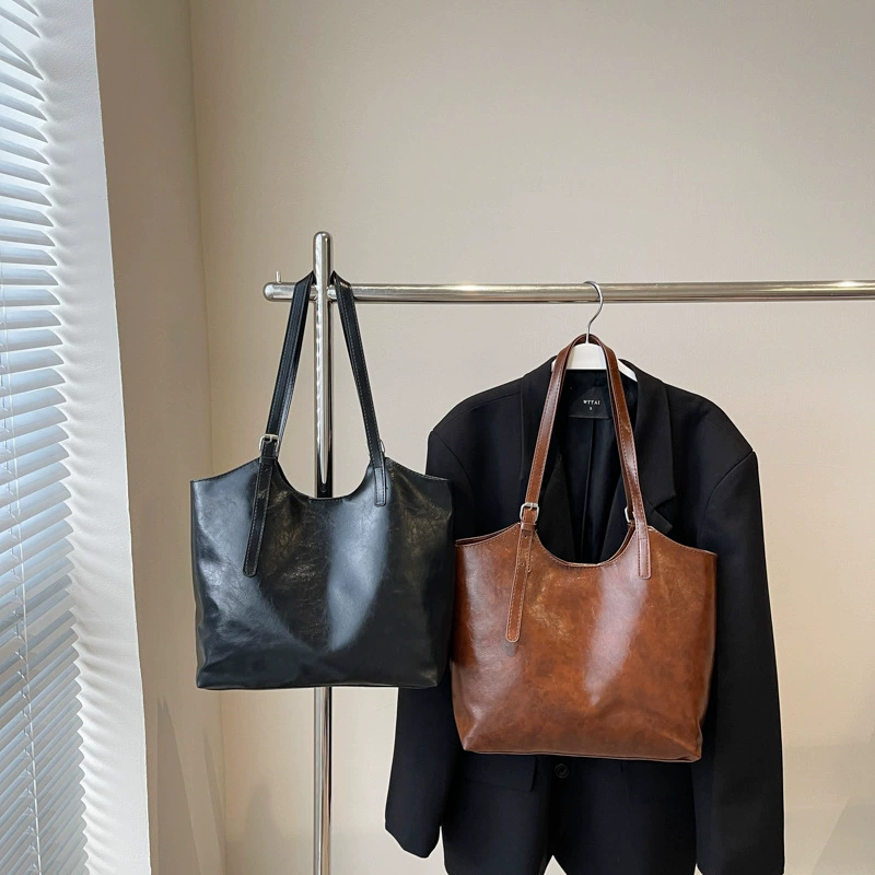 New bag for women with niche texture design, shoulder bag, casual commuting, large capacity tote bag