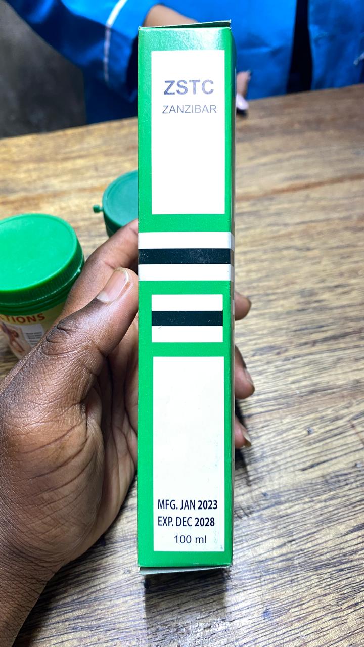 Clove 100% Pure Clove Stem Essential Oil Clove Stem Oil Mafuta ya Makonyo ya Karafuu 100ml