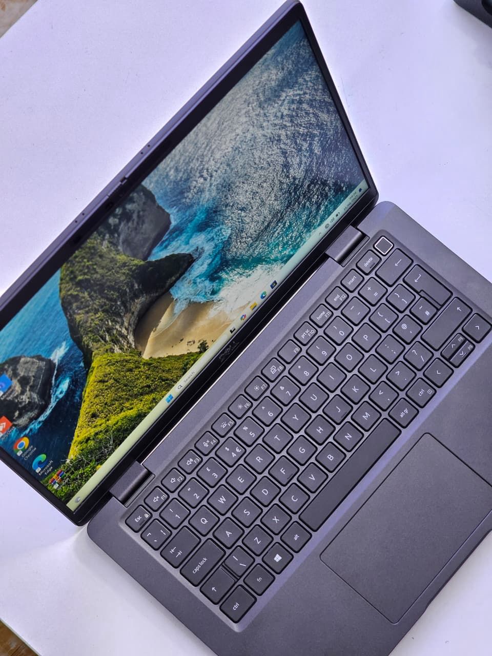 Refurbished Dell Latitude 7410 Business Laptop 10th Gen Intel Core i5, 16GB DDR4 RAM 256GB SSD, 14-Inch HD Screen Display Windows 11 Pro | 14.0 inch FHD screen | Backlit Durable & Reliable Work Laptop