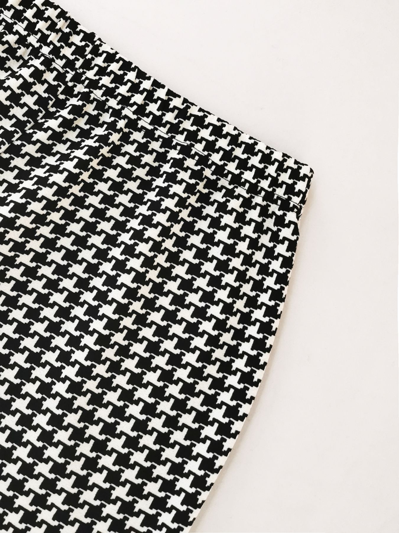 Stylish Plus Size Bird Pattern Polyester Knit Pants - Comfortable, Machine Washable, All-Season Pants for Women - Elegant, Soft, and Breathable Fabric, Perfect for Daily Wear