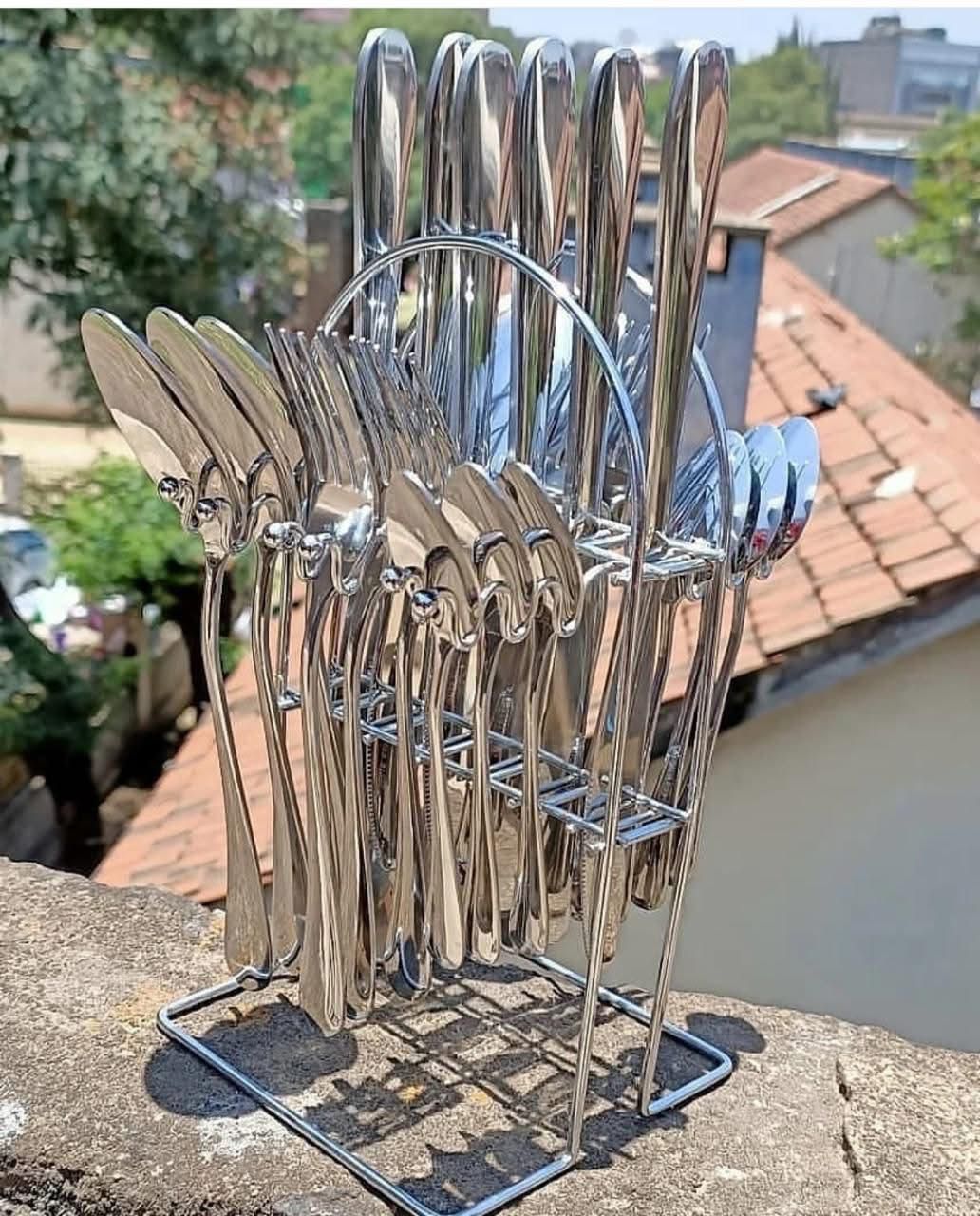 24pcs High Quality Kitchen Cutlery Set with Stand in Gold and Silver – Includes 6 Table Spoons, 6 Tea Spoons, 6 Butter Knives and 6 Forks