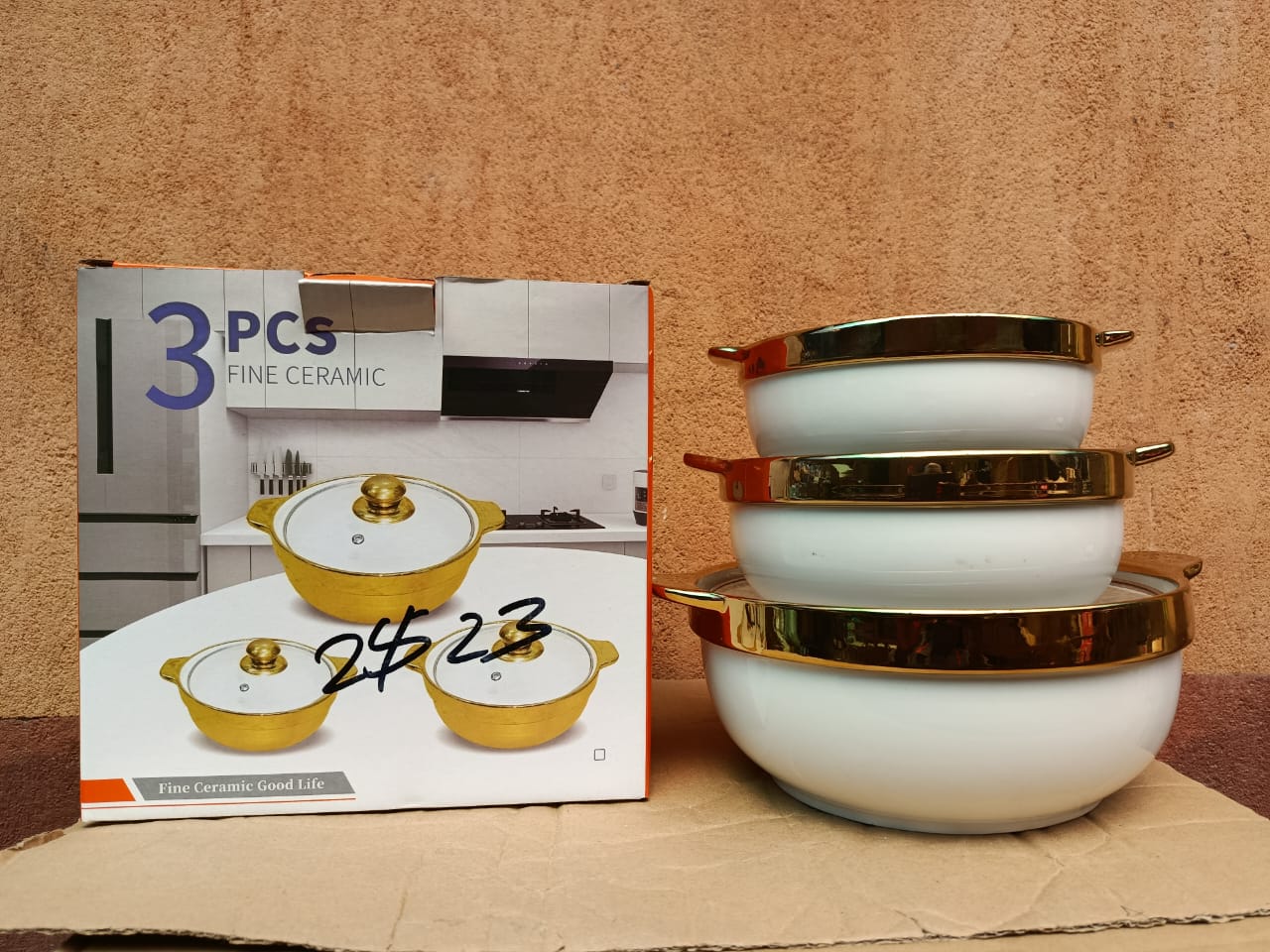 HOTPOT. 3pcs Golden ring hotpot Ceramic casserole. Comfortable carrying during travel,picnics etc, Freshness Redefined - Retain aroma, taste & nutrition, Intact locking system
