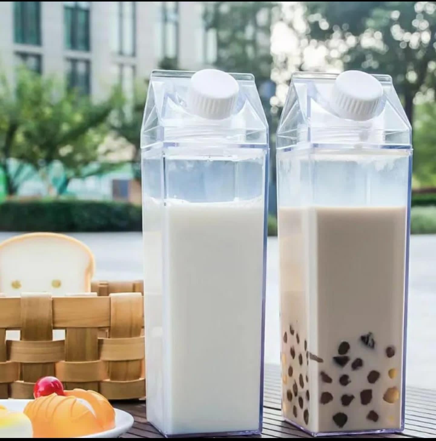 BEVERAGE CONTAINER. Acrylic beverage container 1Ltr Leakproof Clear Fridge Bottle, Easy to clean, Leak proof, Durability