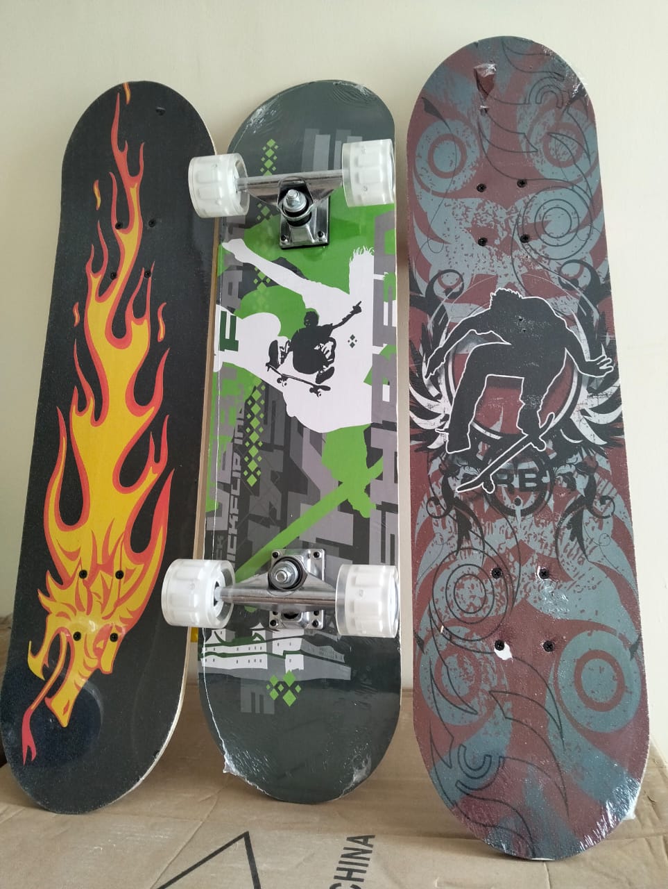 [ 📍NEW LIMITED OFFER📍🤑DONT MISS OUT 🤑!!! ]  1PC BRAND NEW VERY QUALITY  SKATE BOARD AT BEST PRICE