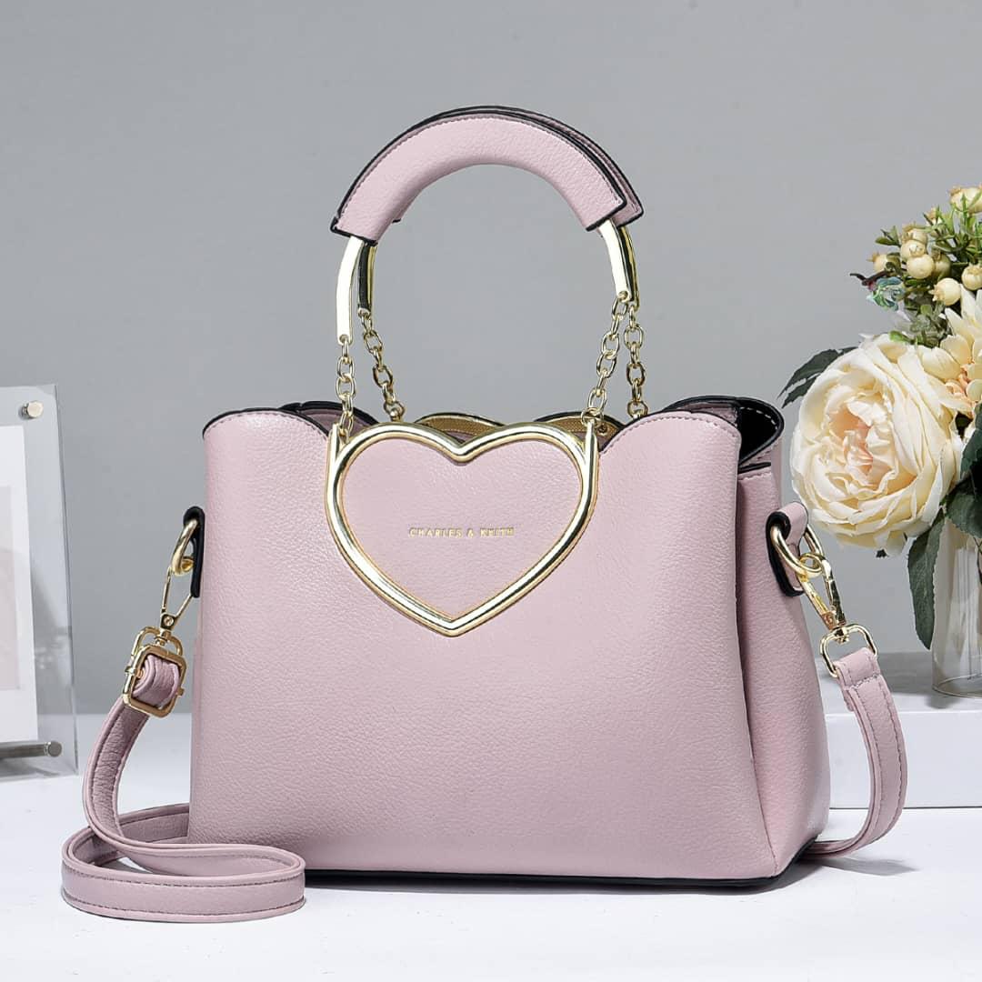 [ ❤EMBRACE THE LATEST TREND 🤩🤩✨ !!! ] 1Pc Brand New High Quality Stylish and Luxurious Comfortable Ladies Handbag ..Designed With Durability and Functionality ✔👌