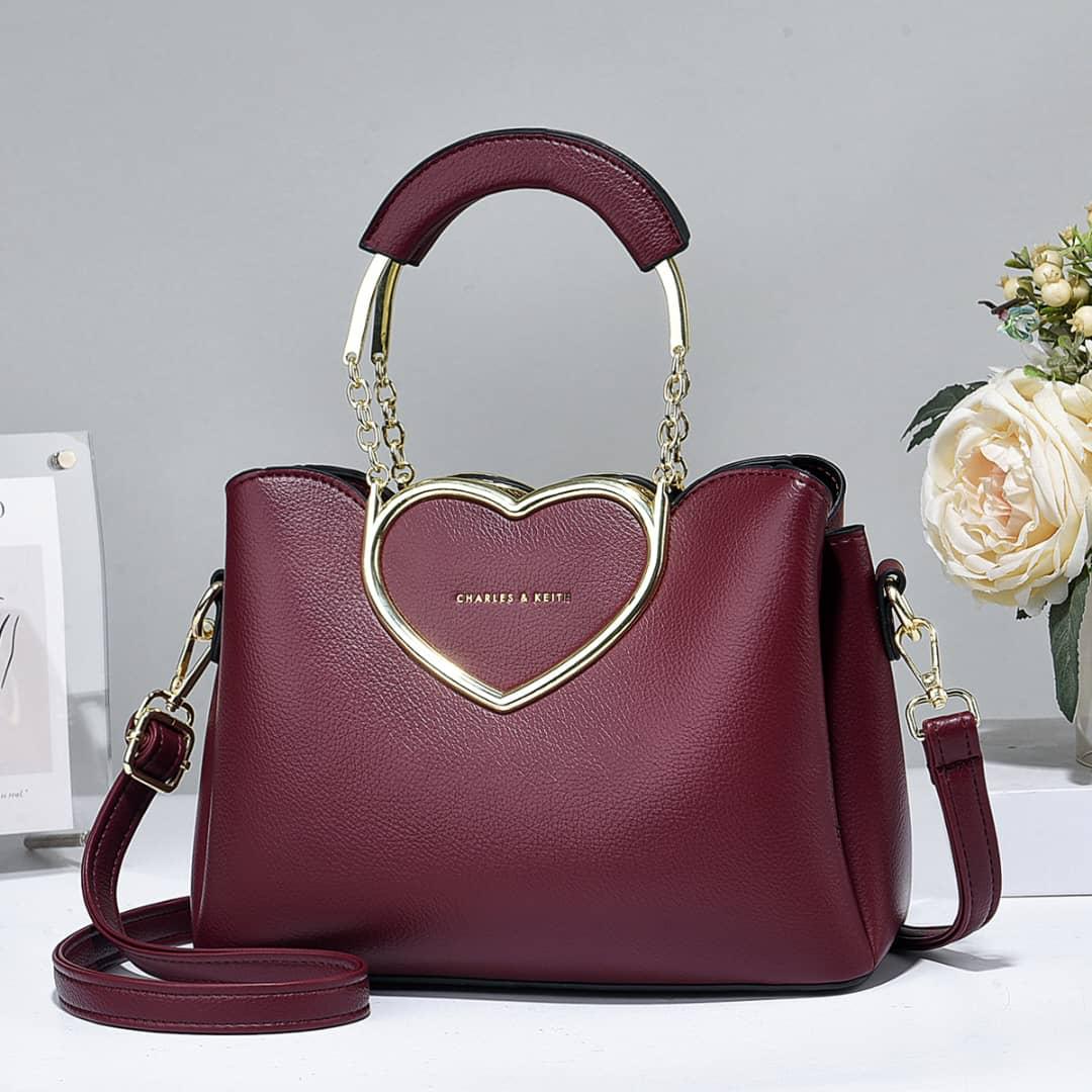 [ ❤EMBRACE THE LATEST TREND 🤩🤩✨ !!! ] 1Pc Brand New High Quality Stylish and Luxurious Comfortable Ladies Handbag ..Designed With Durability and Functionality ✔👌