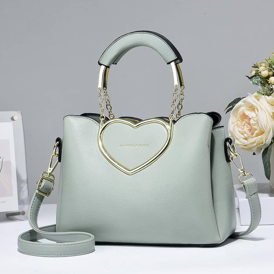 [ ❤EMBRACE THE LATEST TREND 🤩🤩✨ !!! ] 1Pc Brand New High Quality Stylish and Luxurious Comfortable Ladies Handbag ..Designed With Durability and Functionality ✔👌