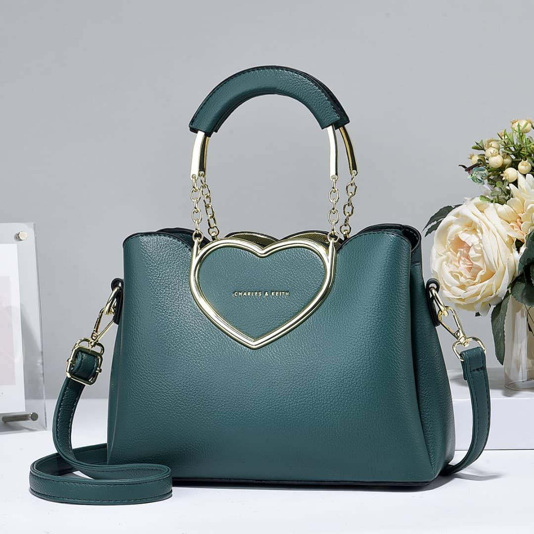 [ ❤EMBRACE THE LATEST TREND 🤩🤩✨ !!! ] 1Pc Brand New High Quality Stylish and Luxurious Comfortable Ladies Handbag ..Designed With Durability and Functionality ✔👌