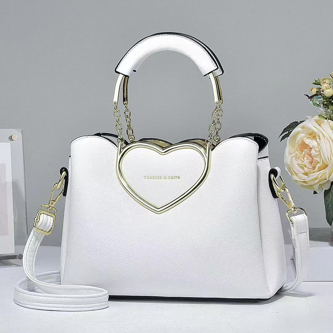 [ ❤EMBRACE THE LATEST TREND 🤩🤩✨ !!! ] 1Pc Brand New High Quality Stylish and Luxurious Comfortable Ladies Handbag ..Designed With Durability and Functionality ✔👌