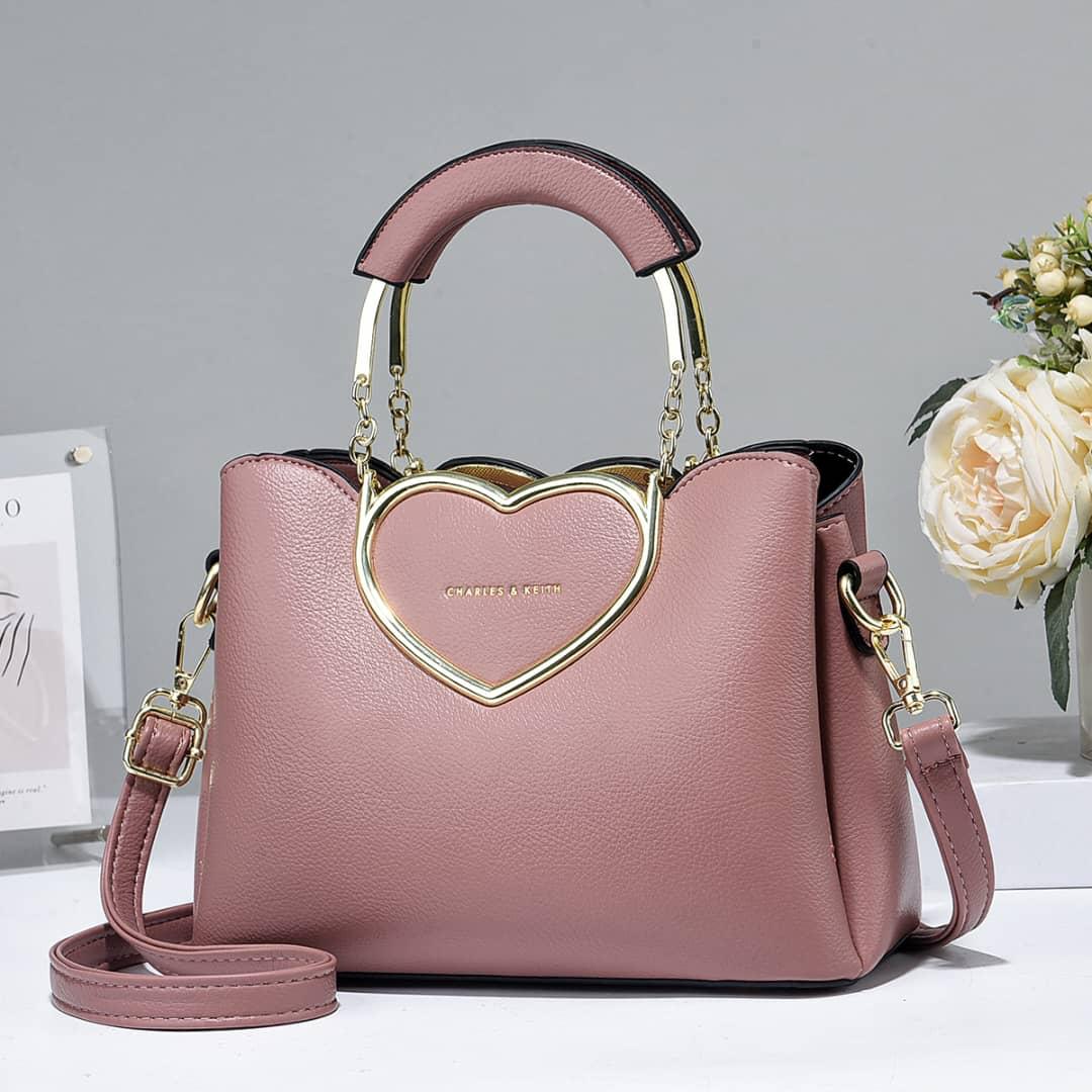 [ ❤EMBRACE THE LATEST TREND 🤩🤩✨ !!! ] 1Pc Brand New High Quality Stylish and Luxurious Comfortable Ladies Handbag ..Designed With Durability and Functionality ✔👌
