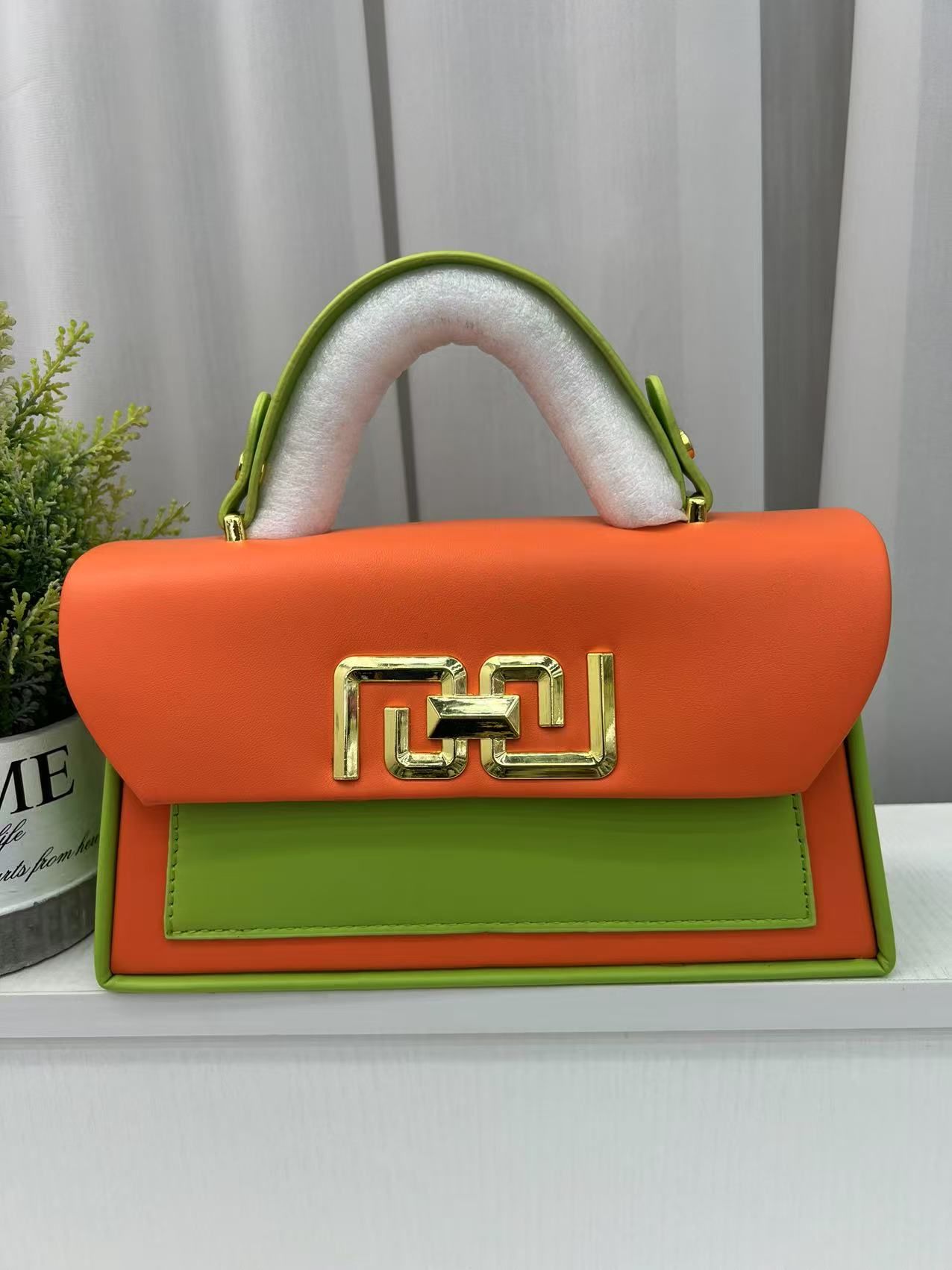 ⚡ IN DEMAND OFFER ⚡ ] 1Pc Brand New High Quality Stylish and Luxurious Comfortable Ladies Handbag ..Designed With Durability and Functionality ✔👌