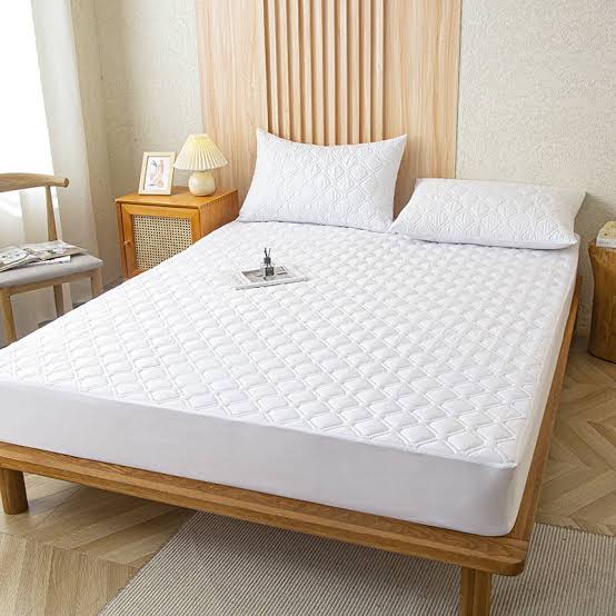 🤑🥑GRAB IT AT LOW PRICE+ ADDED OFFERS **🥑🌽 ]  1Pc Size [ 5 X 6 fts ] Brand new Luxurious & Stylish Water proof mattress protector. .Designed With Durability and Functionality✨