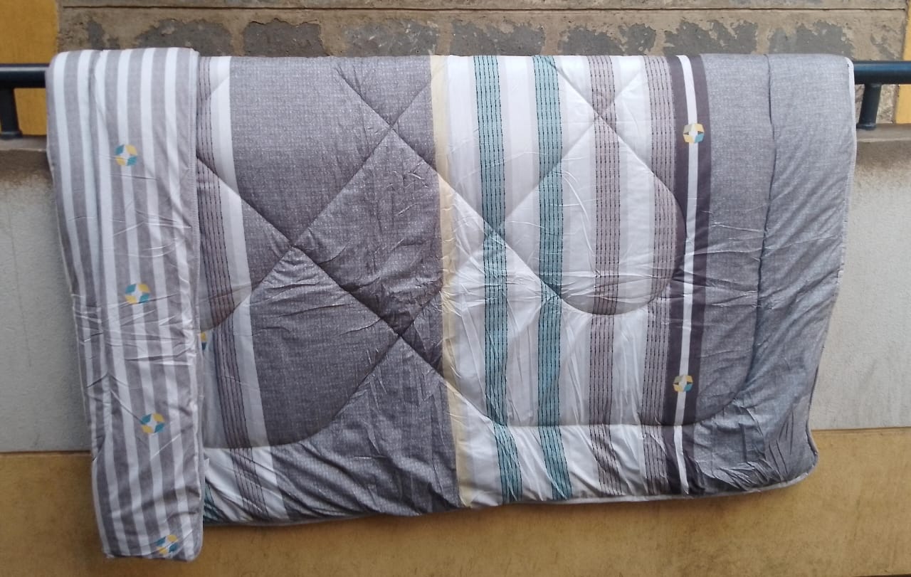 🍒MEGA SALE🍒🕳DONT MISS OUT🥑 4PcS Size [ 5 X 6 fts ] Brand new Luxurious & Stylish Binded duvet ,One sheet & Two pillowcases.. .Designed With Durability and Functionality✨