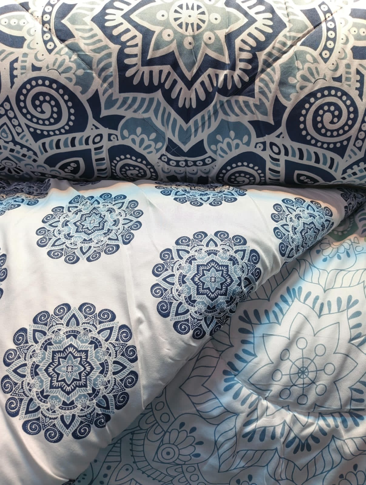 🍒MEGA SALE🍒🕳DONT MISS OUT🥑 4PcS Size [ 5 X 6 fts ] Brand new Luxurious & Stylish Binded duvet ,One sheet & Two pillowcases.. .Designed With Durability and Functionality✨