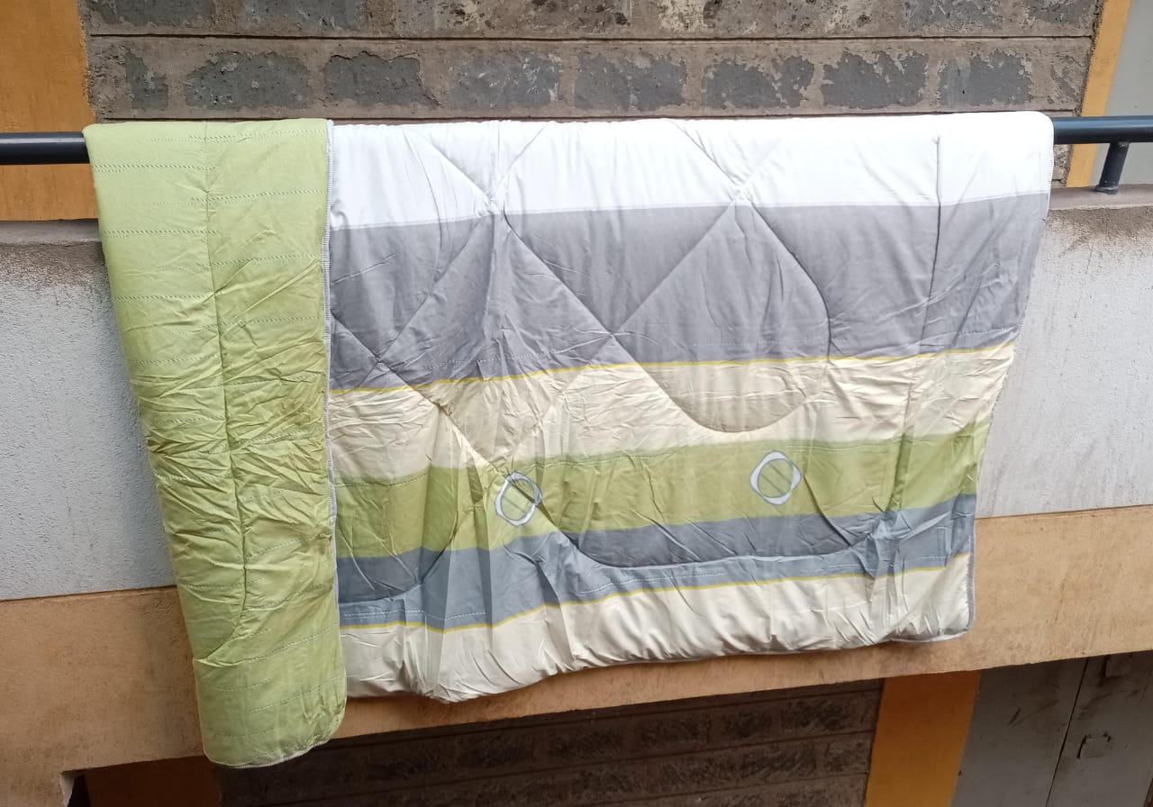 🍒MEGA SALE🍒🕳DONT MISS OUT🥑 4PcS Size [ 5 X 6 fts ] Brand new Luxurious & Stylish Binded duvet ,One sheet & Two pillowcases.. .Designed With Durability and Functionality✨