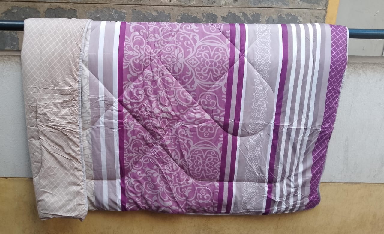 🍒MEGA SALE🍒🕳DONT MISS OUT🥑 4PcS Size [ 5 X 6 fts ] Brand new Luxurious & Stylish Binded duvet ,One sheet & Two pillowcases.. .Designed With Durability and Functionality✨