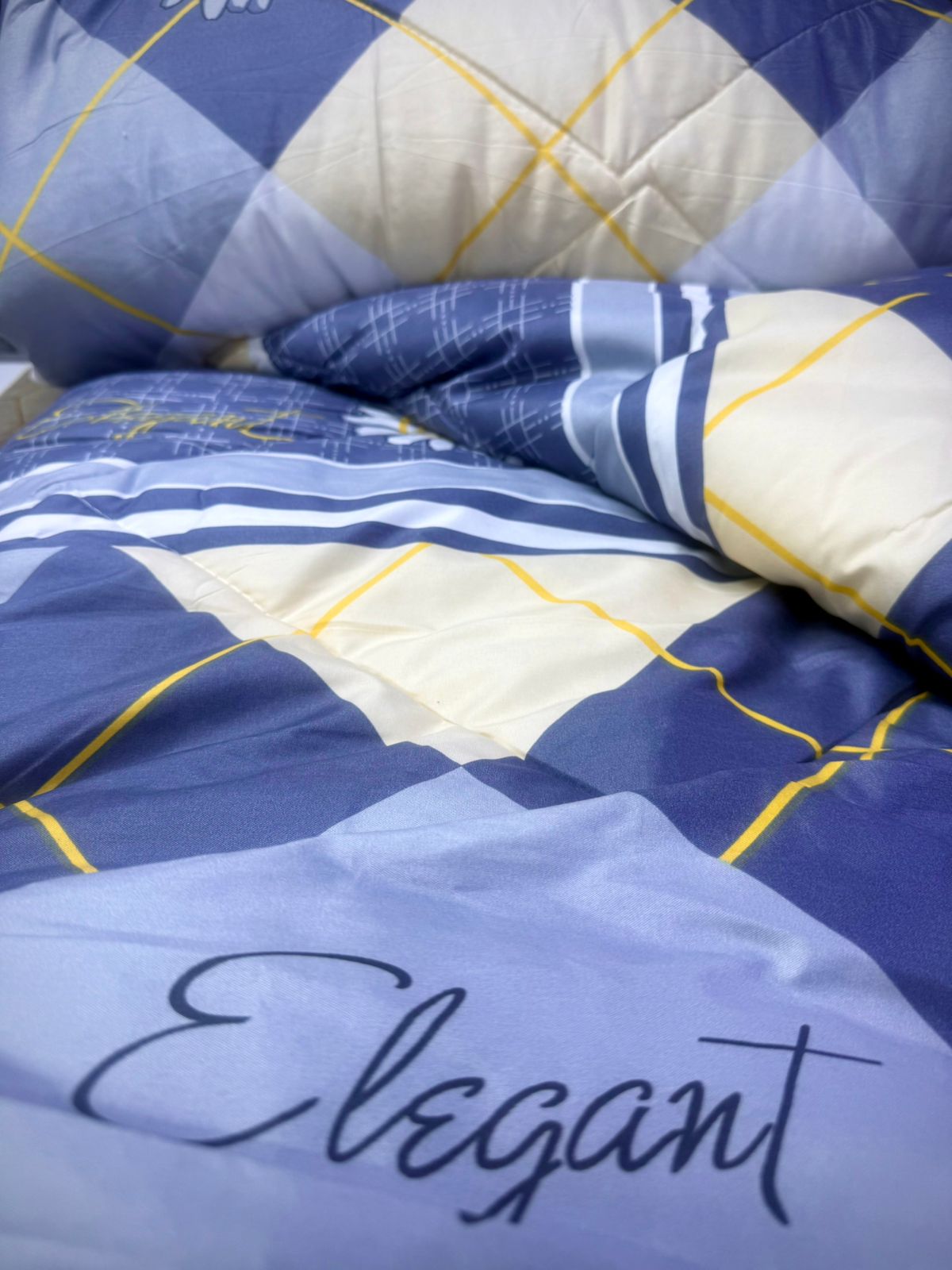 🍒MEGA SALE🍒🕳DONT MISS OUT🥑 4PcS Size [ 5 X 6 fts ]  Brand new Luxurious & Stylish Unbinded Duvet, One sheet & Two pillowcases...Designed With Durability and Functionality✨