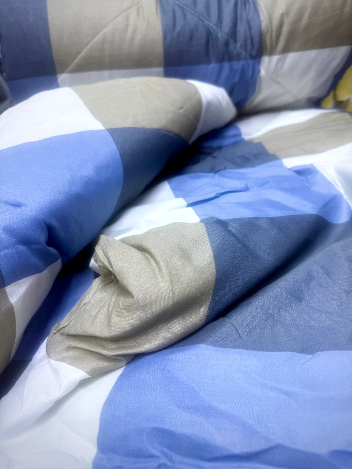 🍒MEGA SALE🍒🕳DONT MISS OUT🥑 4PcS Size [ 5 X 6 fts ]  Brand new Luxurious & Stylish Unbinded Duvet, One sheet & Two pillowcases...Designed With Durability and Functionality✨