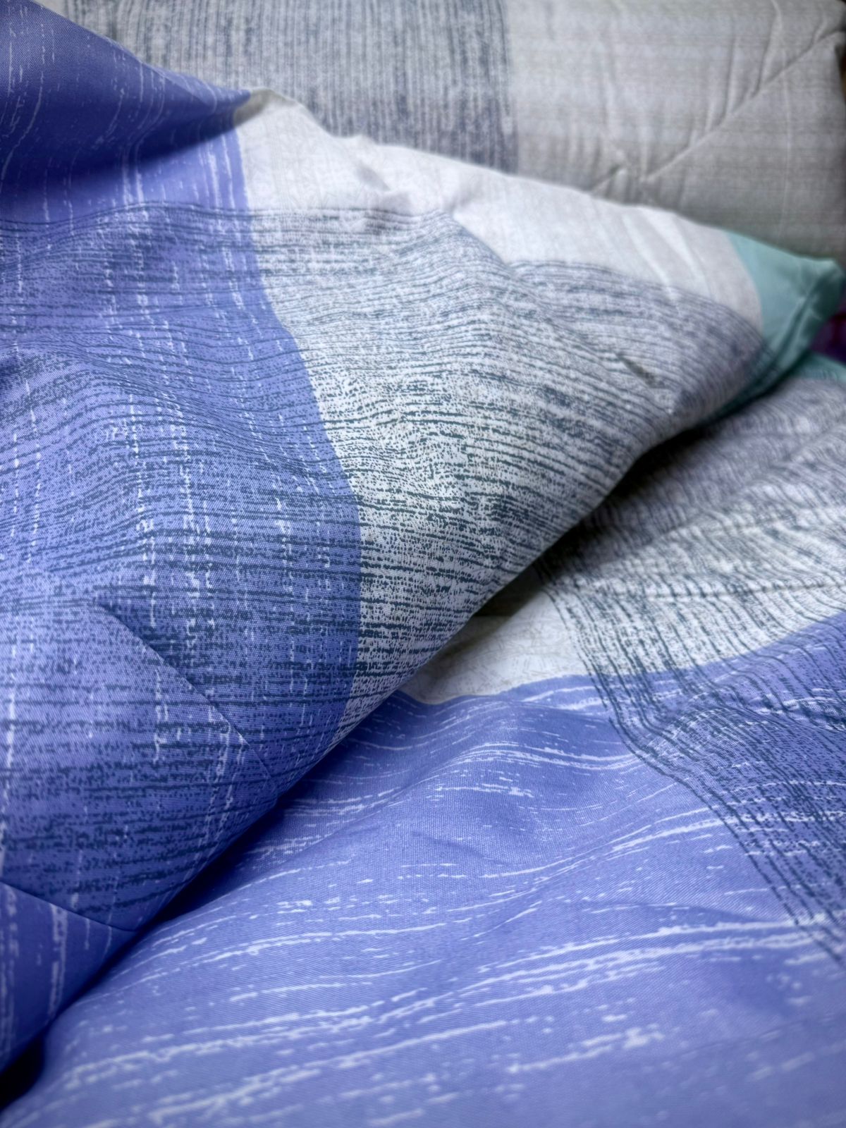 🍒MEGA SALE🍒🕳DONT MISS OUT🥑 4PcS Size [ 5 X 6 fts ]  Brand new Luxurious & Stylish Unbinded Duvet, One sheet & Two pillowcases...Designed With Durability and Functionality✨