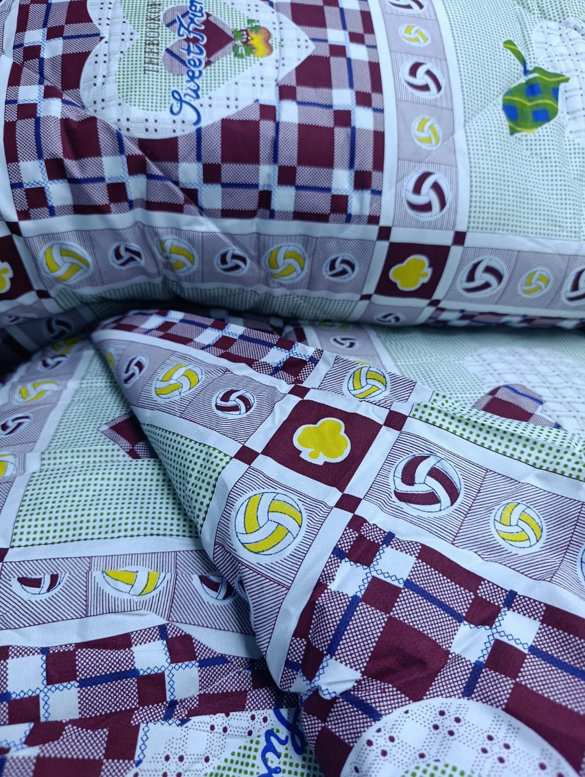 🍒MEGA SALE🍒🕳DONT MISS OUT🥑 4PcS Size [ 5 X 6 fts ]  Brand new Luxurious & Stylish Unbinded Duvet, One sheet & Two pillowcases...Designed With Durability and Functionality✨