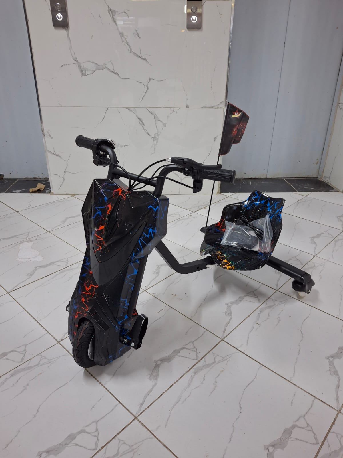 🛒 SHOP NOW OFFER 🛒 - 1 PC Drift Scooter 🛴 Bluetooth, LED Lights, 3-Speed, 85kg Capacity