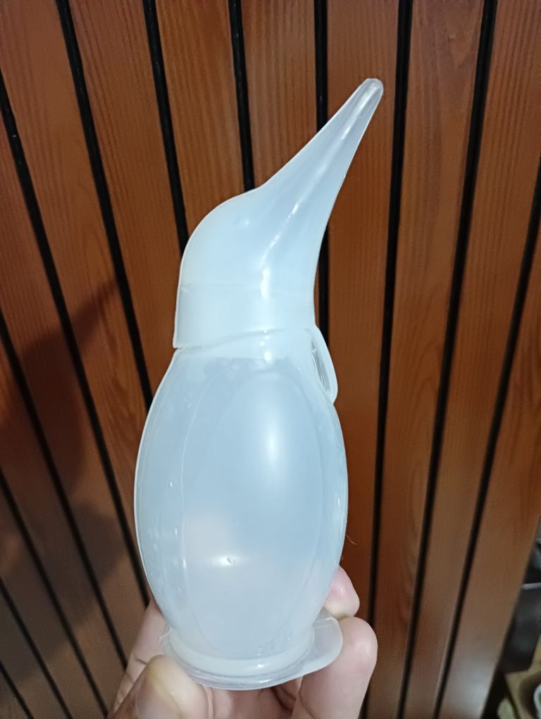PENGUIN  SUCKE. PENGUIN SHAPED BABY NASAL ASPIRATOR.INFANT NASAL MUCUS SUCTION DEVICE.BABY NOSE UCTION CLEANER.PEDIATRIC NASAL ASPIRATION TOOL.SOFT TIP INFANT NASAL SUCKER.