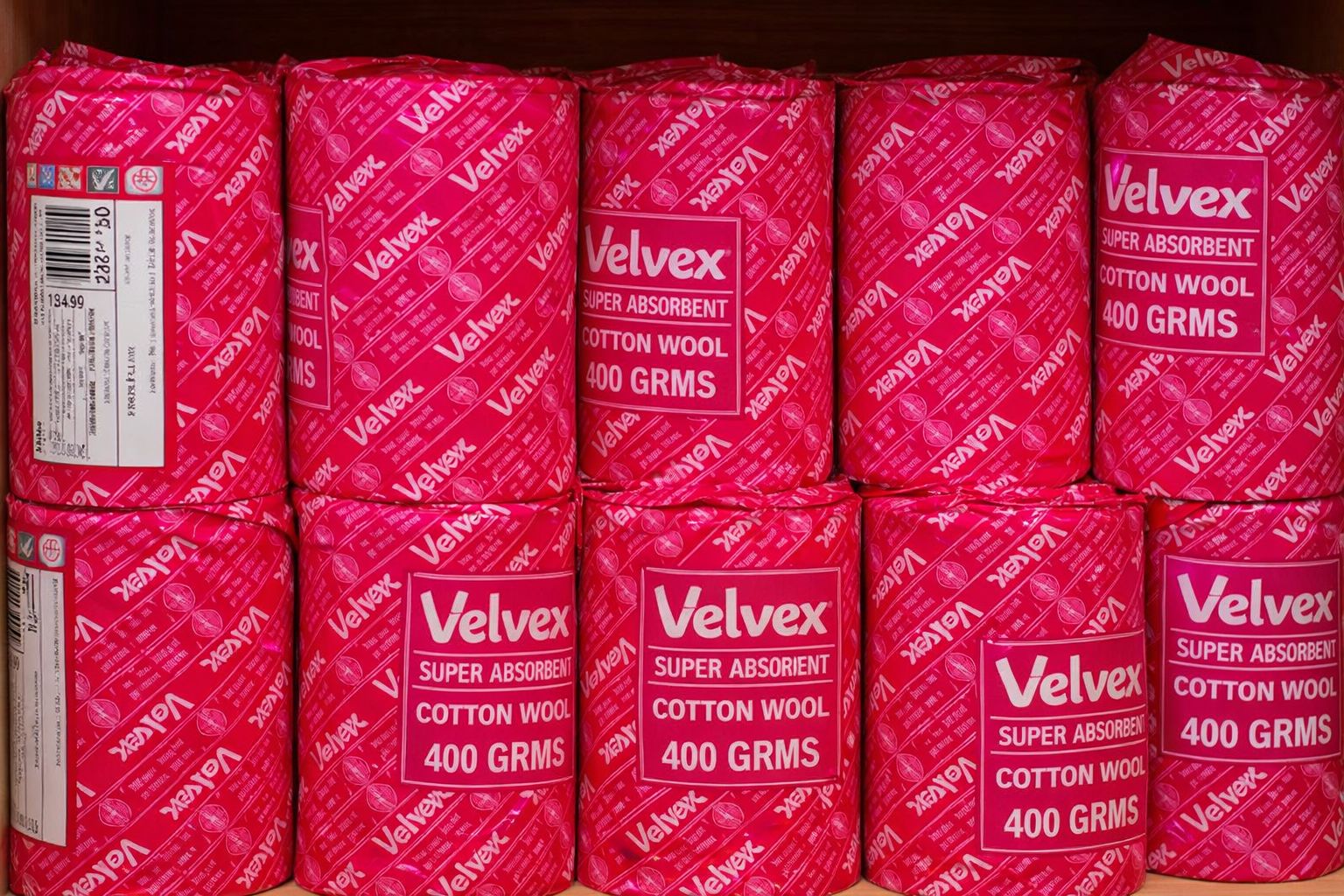 200 GRAMS VELVEX COTTON WOOL. high-quality, pure cotton product designed for medical, personal care, and cosmetic use. It is ideal for wound dressing, cleaning, cosmetic applications, or baby care.