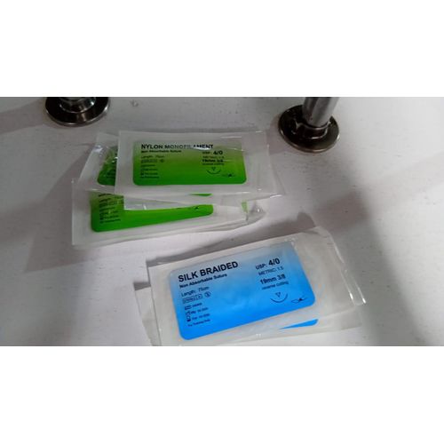 Students Suturing Practice Kit/Students Suture Set/dissecting kit/SUTURE KIT WITH TRAINING PAD./Students Suturing Practice Kit/Students Suture Set/dissecting kit/SUTURE KIT WITH TRAINING PAD.
Student