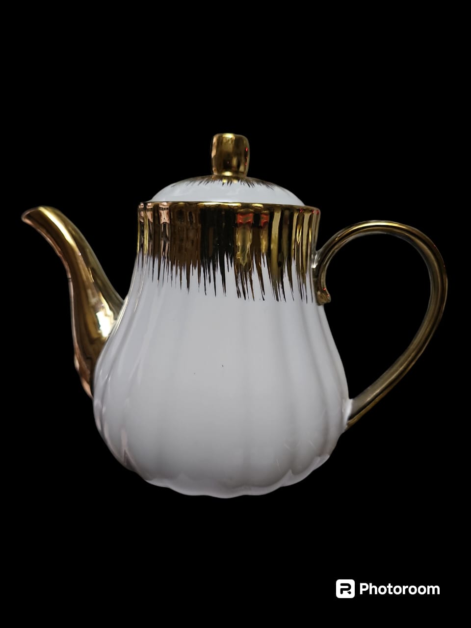 Gold detailed ceramic kitchen kettle