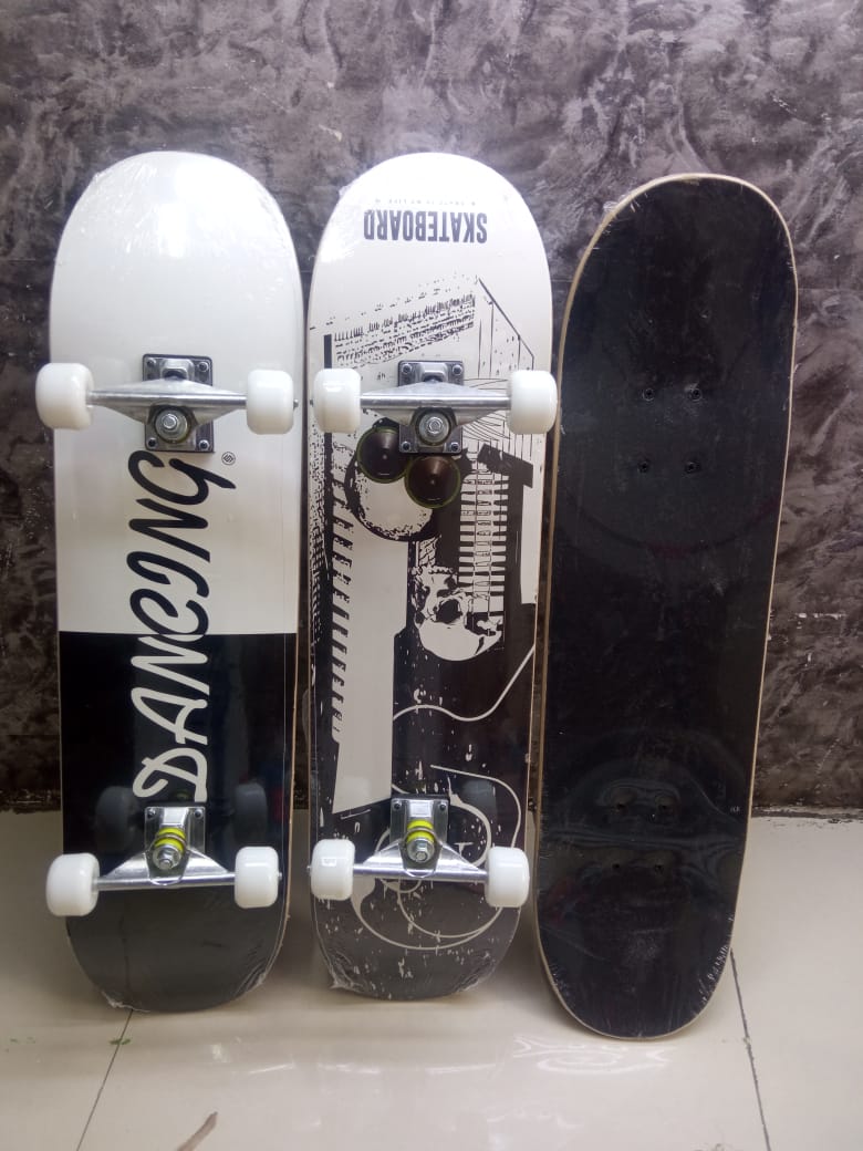 Adult and Teenagers professional Skate board with antislip/grip tape and rubber wheels