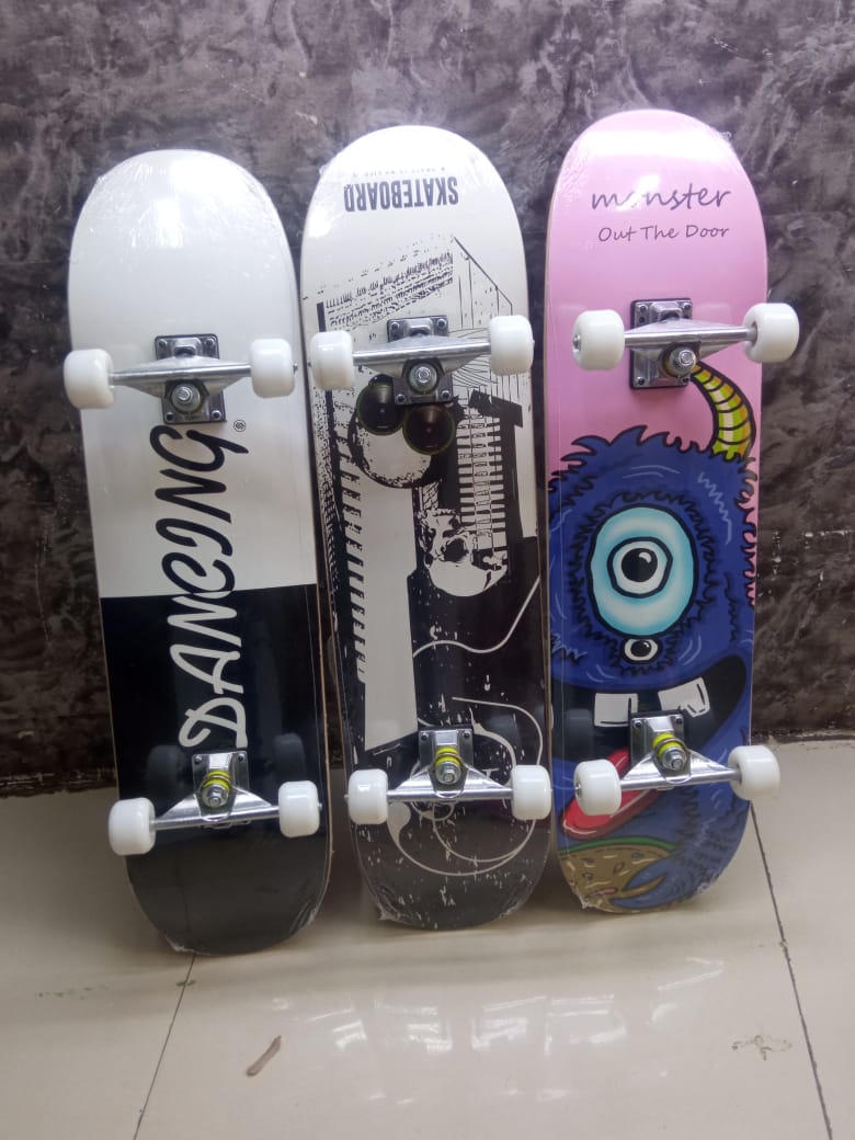 Adult and Teenagers professional Skate board with antislip/grip tape and rubber wheels