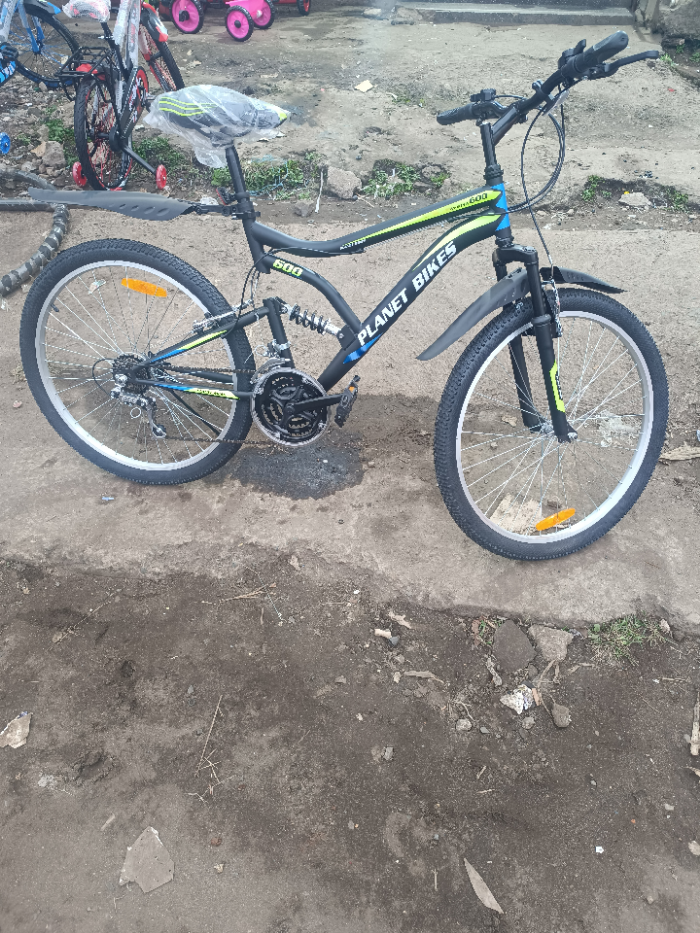 SIZE 26 MOUNTAIN BICYCLE  ADULT BIKE PLANET WITH GEARS VERY STRONG BICYCLE
