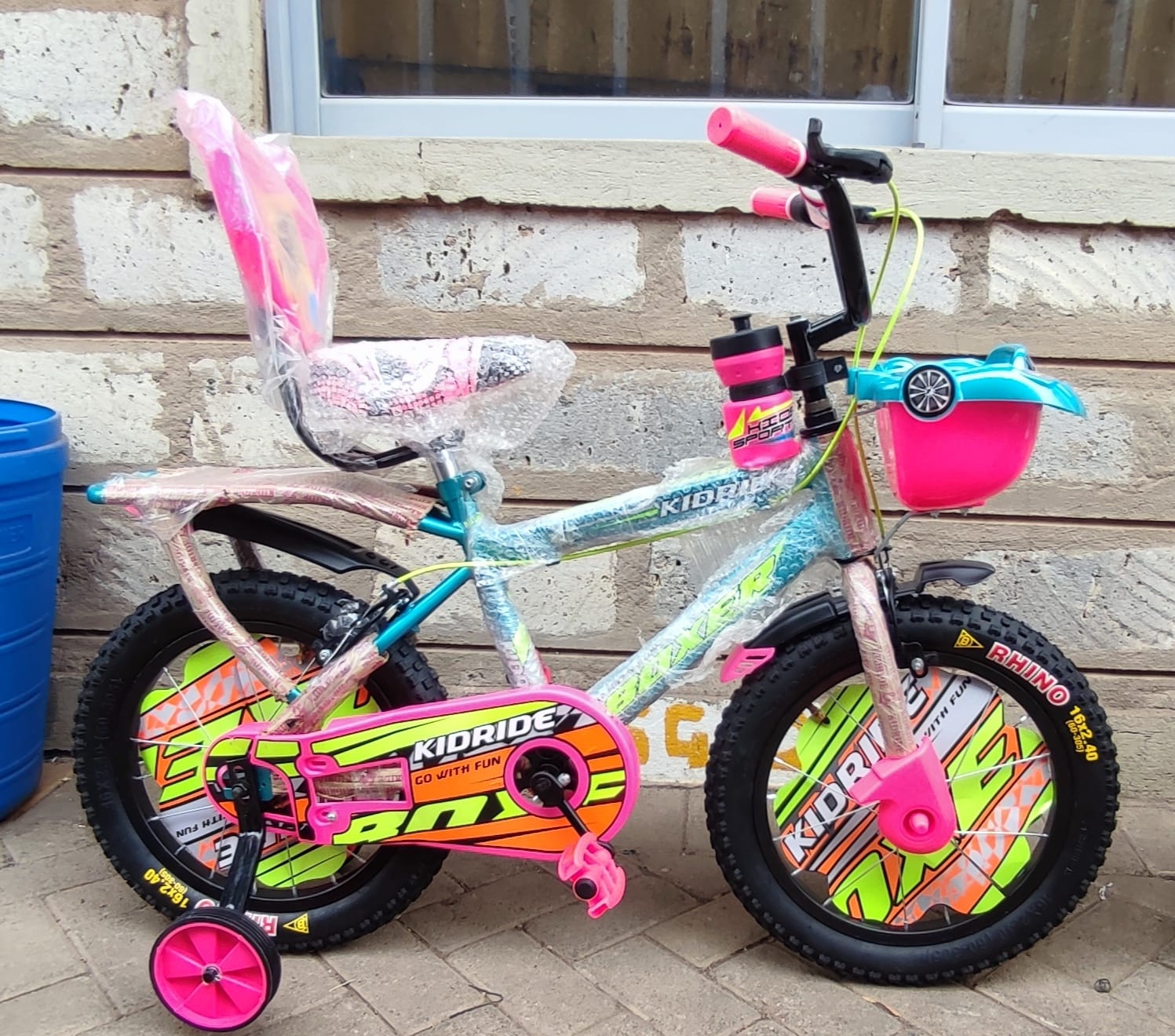 Kids bike mountain bicycle for children that comes with side wheels. Children bicycle with various accessories and 12 months warranty bike