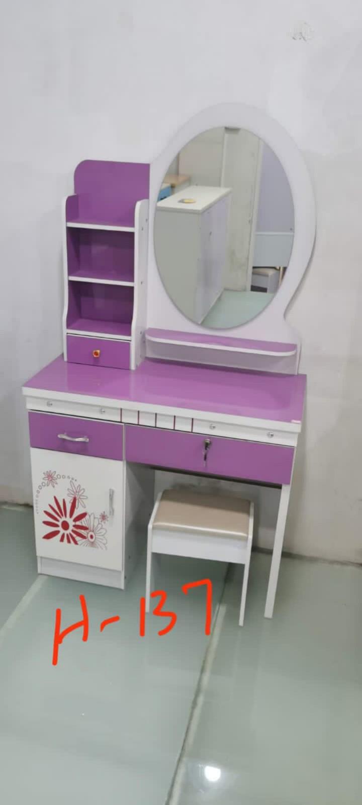 DRESSING TABLE WITH MIRROR , MAKE UP DESK WITH A MIRROR