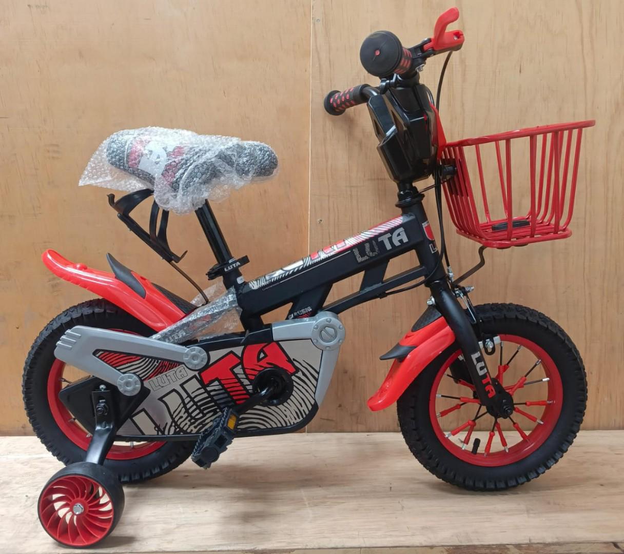 BABIES BICYCLES KIDS ADJUSTABLE BIKE WITH A FRONT BASKET AND A WATER BOTTLE age 2 to 5 years