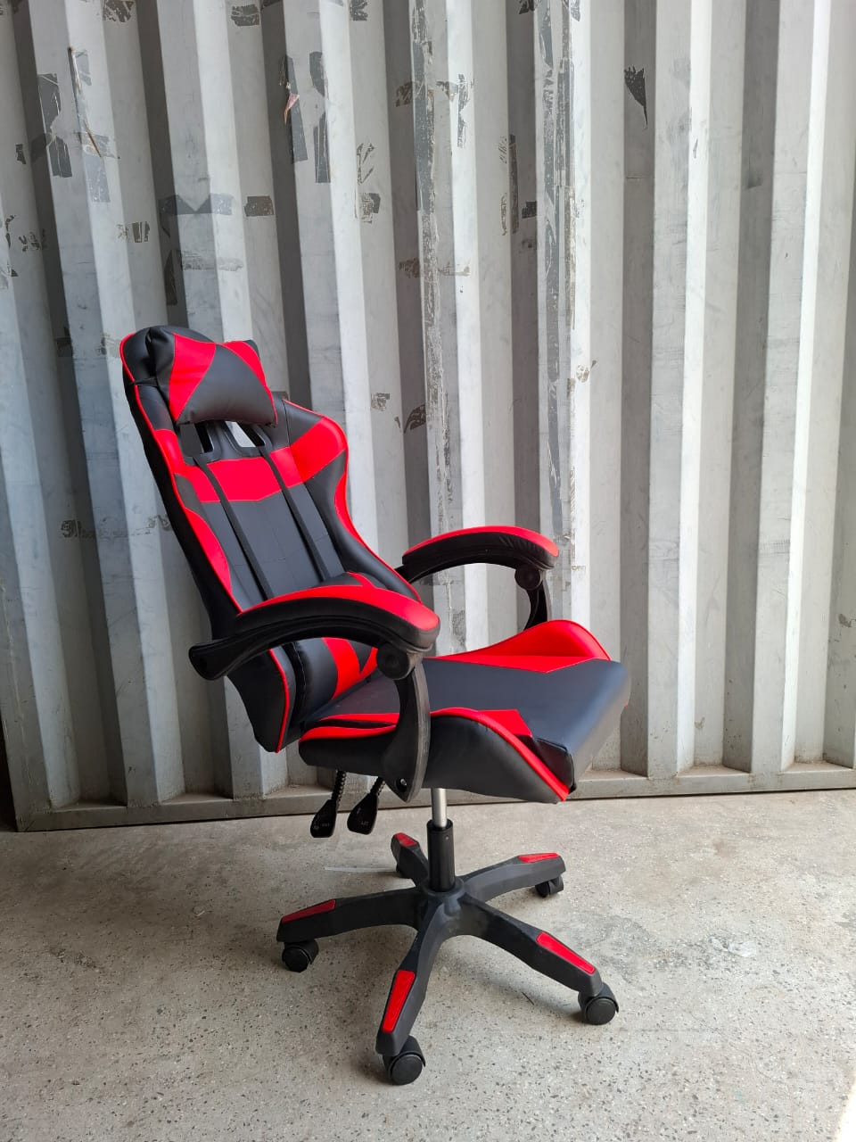 Ultimate Pro Gaming Chair – Full Body Ergonomic Support, Deep Recline Comfort & Heavy-Duty Luxury Build.