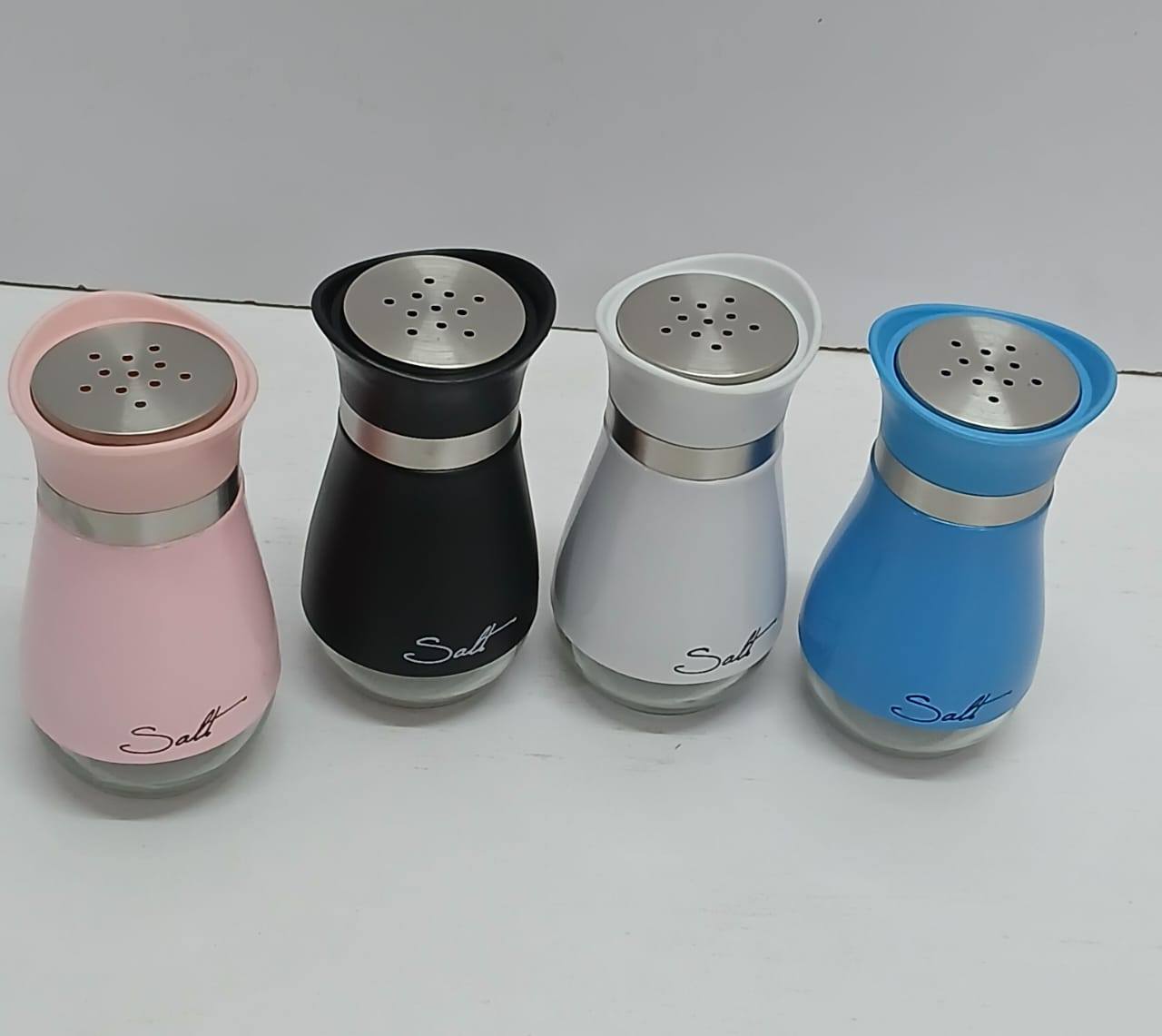 Salt and Pepper Shaker with Adjustable Pouring Holes of the Right Size 2Pcs