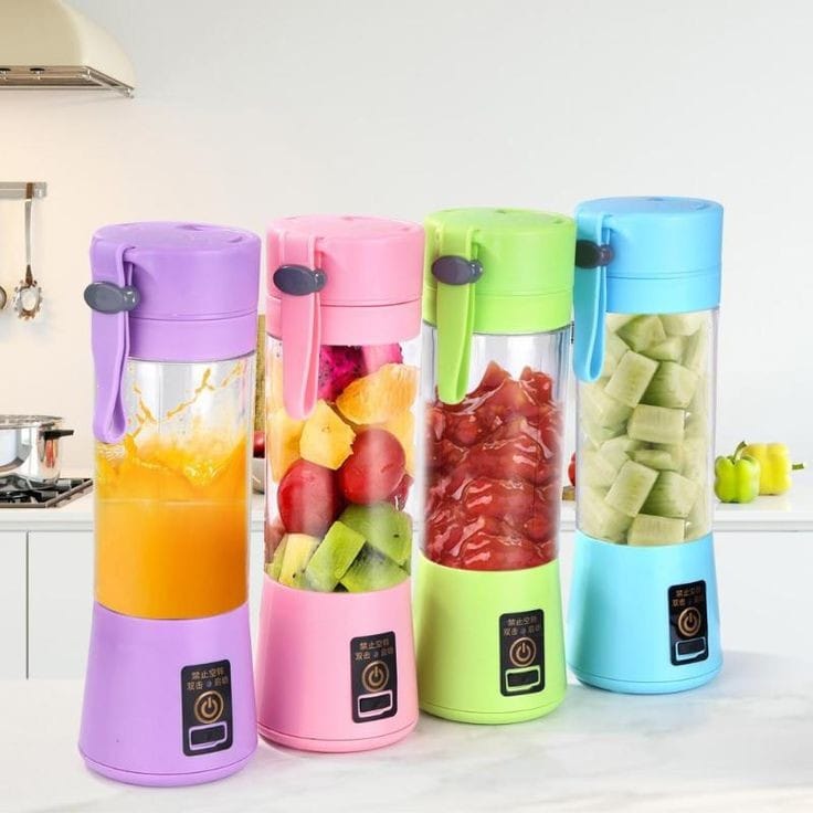 JUICE BLENDER. Portable Blender Mini Blender for Shakes and Smoothies Rechargeable USB 380Ml Traveling Fruit Juicer Cup, is detachable, easy to clean, and easy to flush.