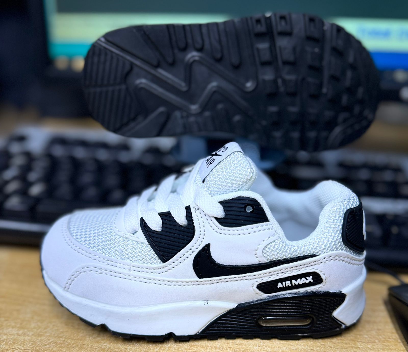 UNISEX AIRMAX 90 FOR KIDS AVAILAIBLE Girls and Boys' Shoes Sneakers