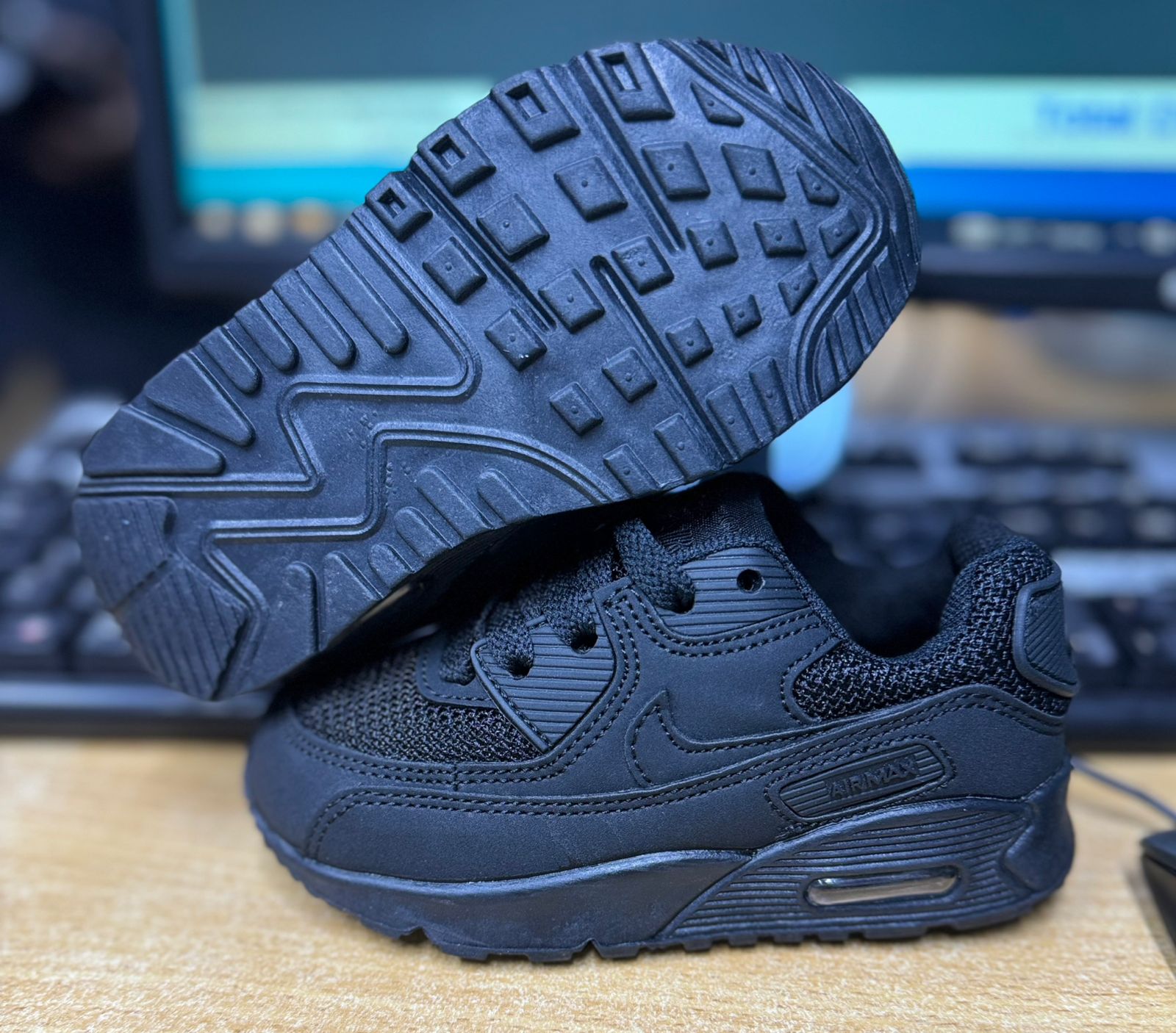 UNISEX AIRMAX 90 FOR KIDS AVAILAIBLE Girls and Boys' Shoes Sneakers