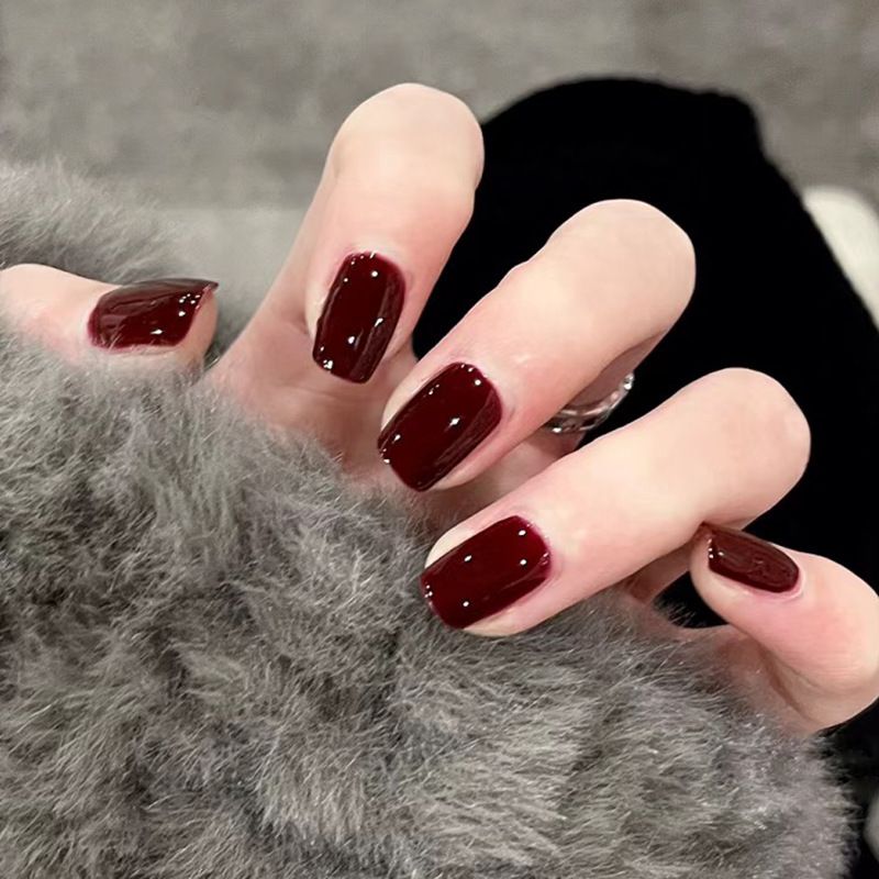 Simple and elegant, pure color nail art, wine red wearable nail, artificial nail sticker, finished short nail, 24 pieces, removable