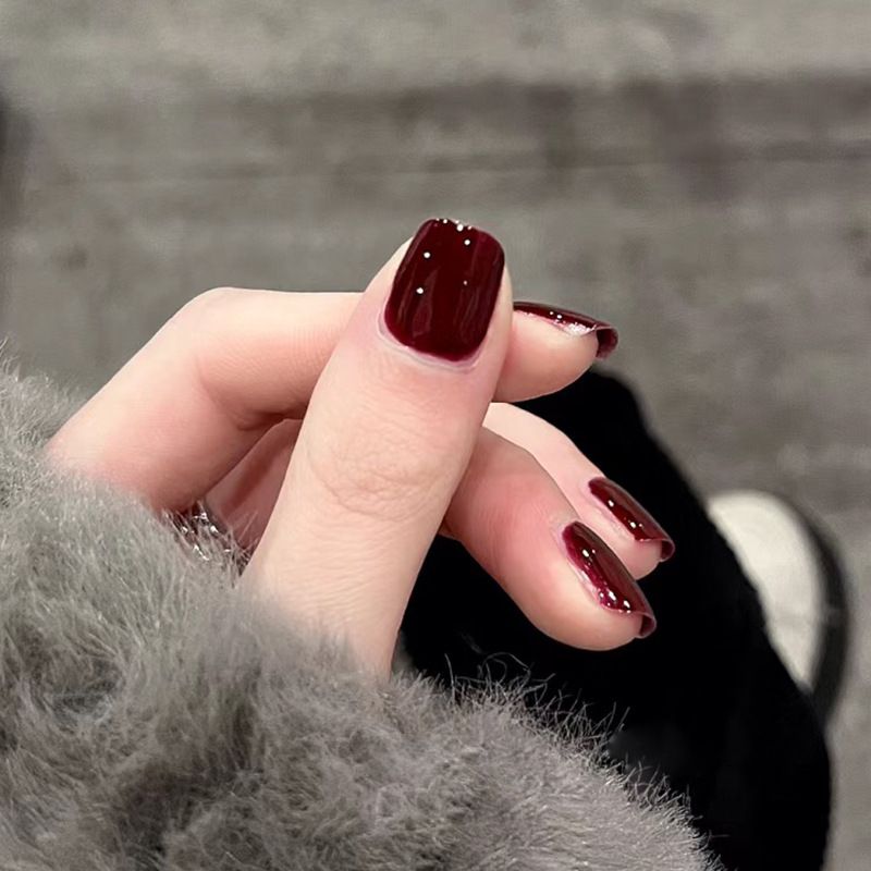 Simple and elegant, pure color nail art, wine red wearable nail, artificial nail sticker, finished short nail, 24 pieces, removable