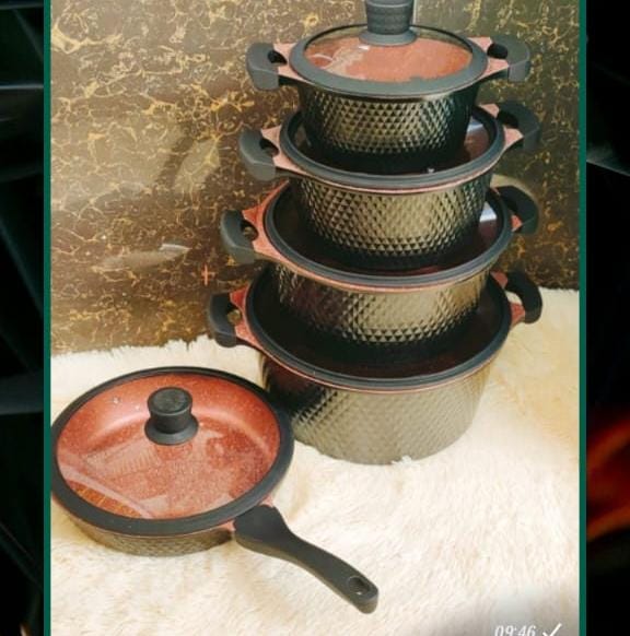 [ COOK TO PERFECTION 🤩🤩✨ !!! ] 10 pcs Classy Brand New Very High Quality Stylish and Luxurious Kitchen Die cast non-stick coating Cookware set. That Makes You Cook Like a Pro✨✔
