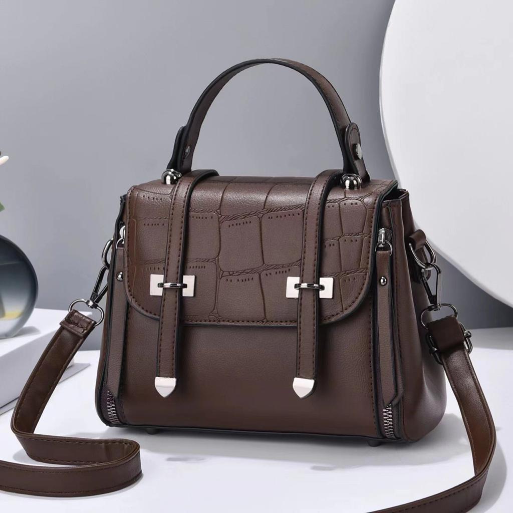 [ TRAVEL IN STYLE 🤩🤩✨ !!! ] Single  Brand New Classy and Stylish Ladies Handbag That provides the perfect way to carry your necessities while adding a touch of refinement to your overall look✔👌