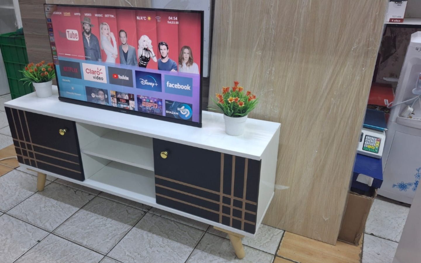 [ CLASSY NEW ARRIVALS 🤩🤩✨...DON'T MISS OUT !!! ] 1 Pc Classy Brand New Very High Quality Stylish and Luxurious Sydney Modern Wooden TV Stand 4FT .Designed With Durability and Functionality✨👌