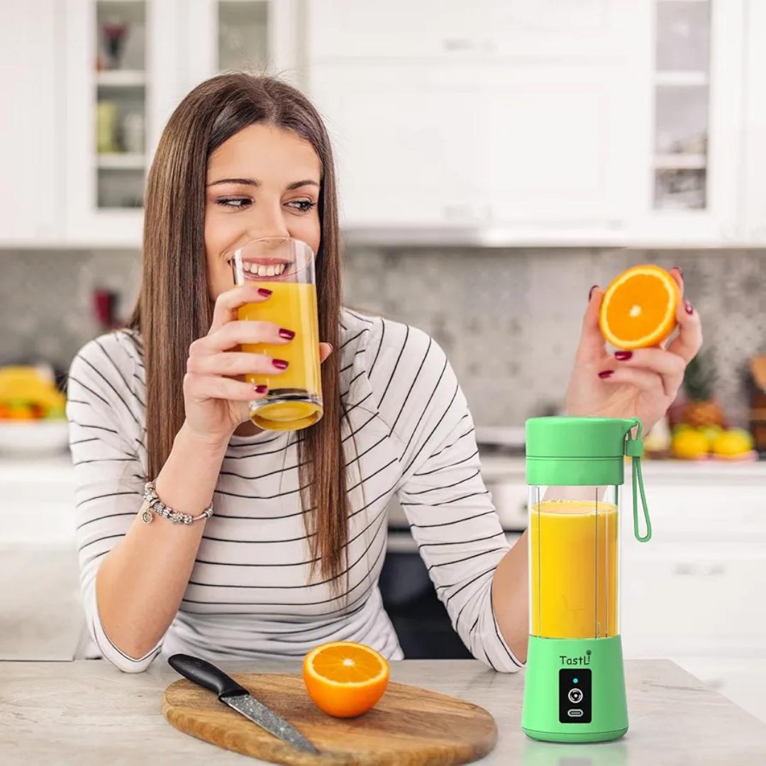 Portable Blender, Personal Juice Protein To Go Mixer Bottle, USB Rechargeable Mini Blender for shakes and smoothies