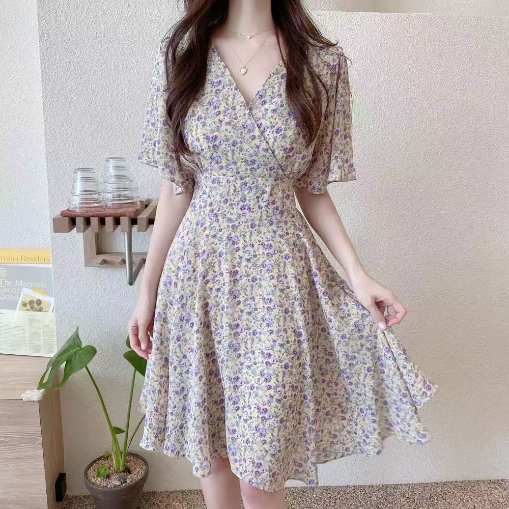 Summer New Arrivals: Women's V-neck Floral Dress, Sweet Style, with Waist-cinching Design for a Slimming Look, Short-sleeved Bodycon A-line Dress